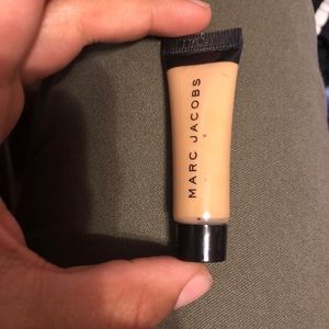 FREE W/bundle Marc Jacobs Foundation: Medium Y390